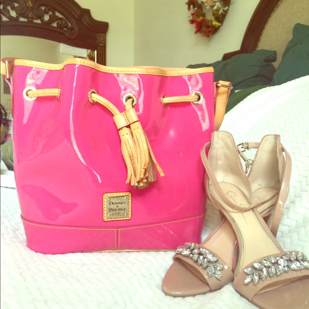 ⚜️💗Dashing Dooney & Bourke Drawstring Bag💗⚜️